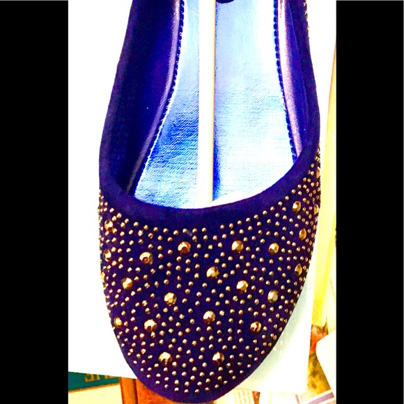 Deep Blue Dress Shoes with Embellishments
Flats Size 3 Girls
NIB - Picture 4 of 4